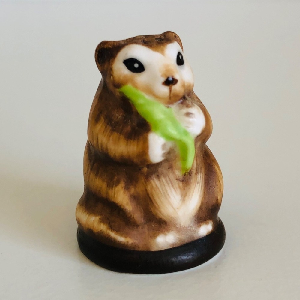 Franklin Mint Porcelain Woodchuck Thimble Friends of the Forest Series Vtg 1980s